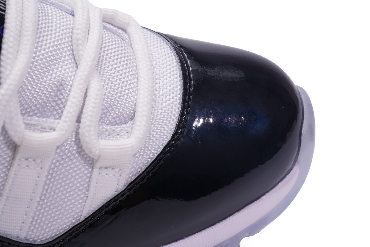 Air Jordan 11 Retro Low Concord