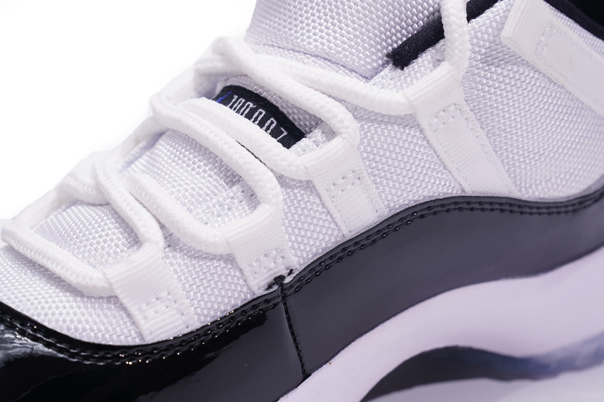 Air Jordan 11 Retro Low Concord