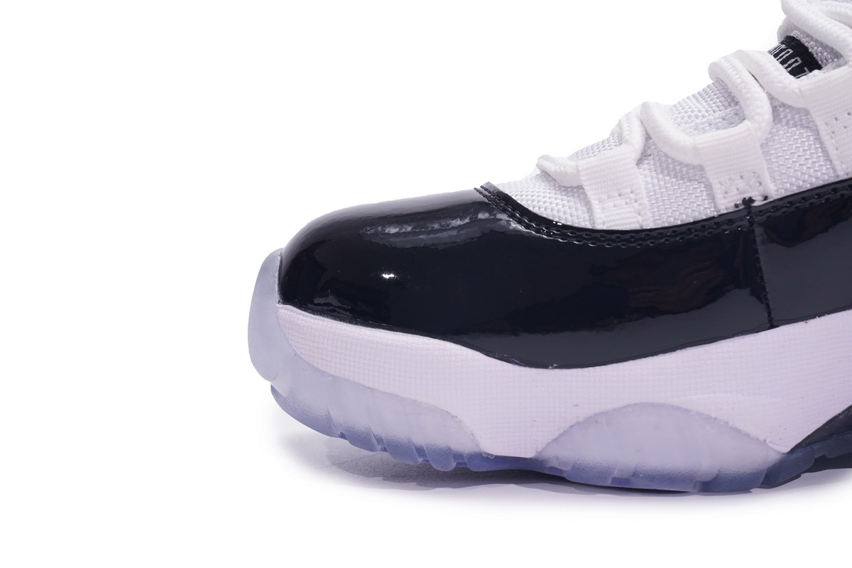 Air Jordan 11 Retro Low Concord