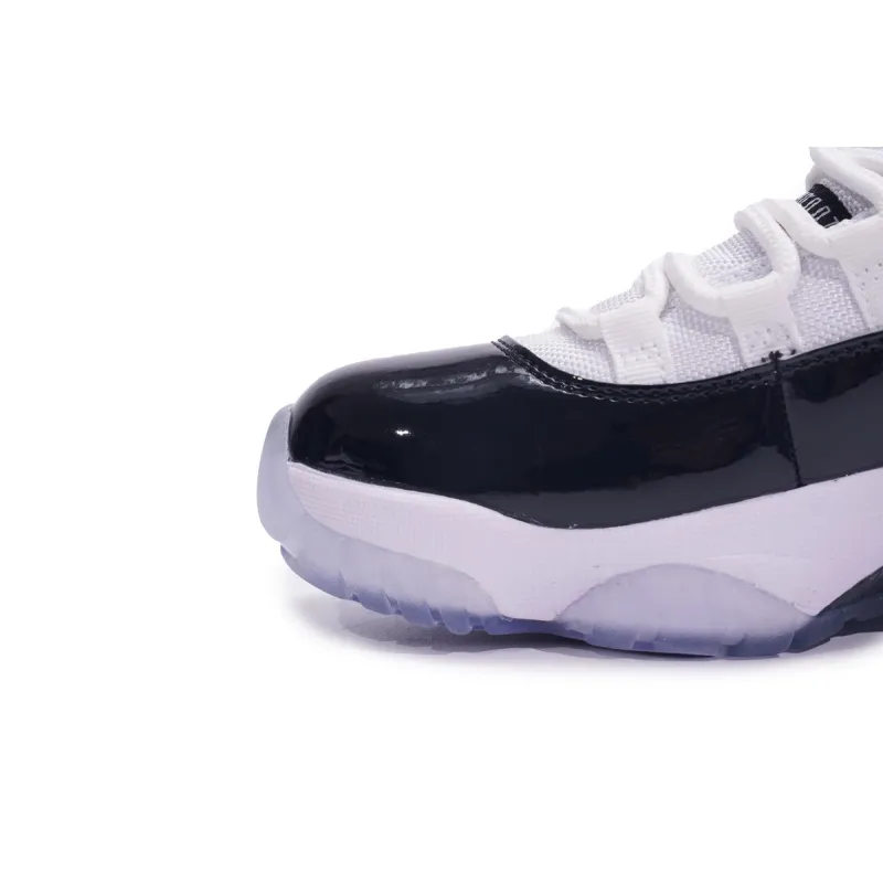 Air Jordan 11 Retro Low Concord