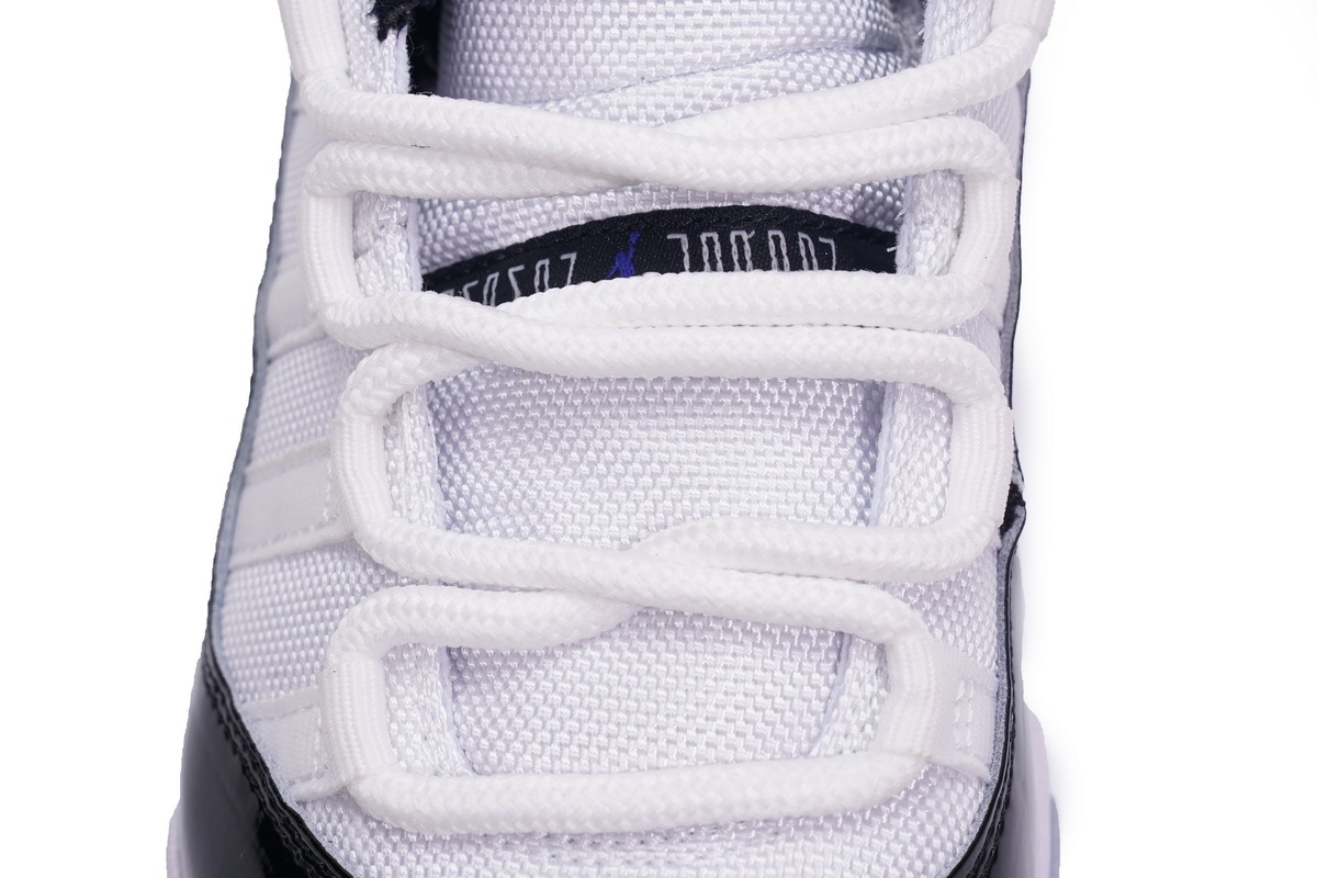 Air Jordan 11 Retro Low Concord
