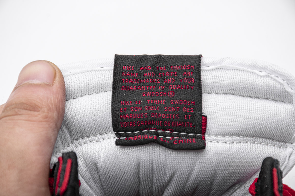 Air Jordan 1 Retro High Bloodline