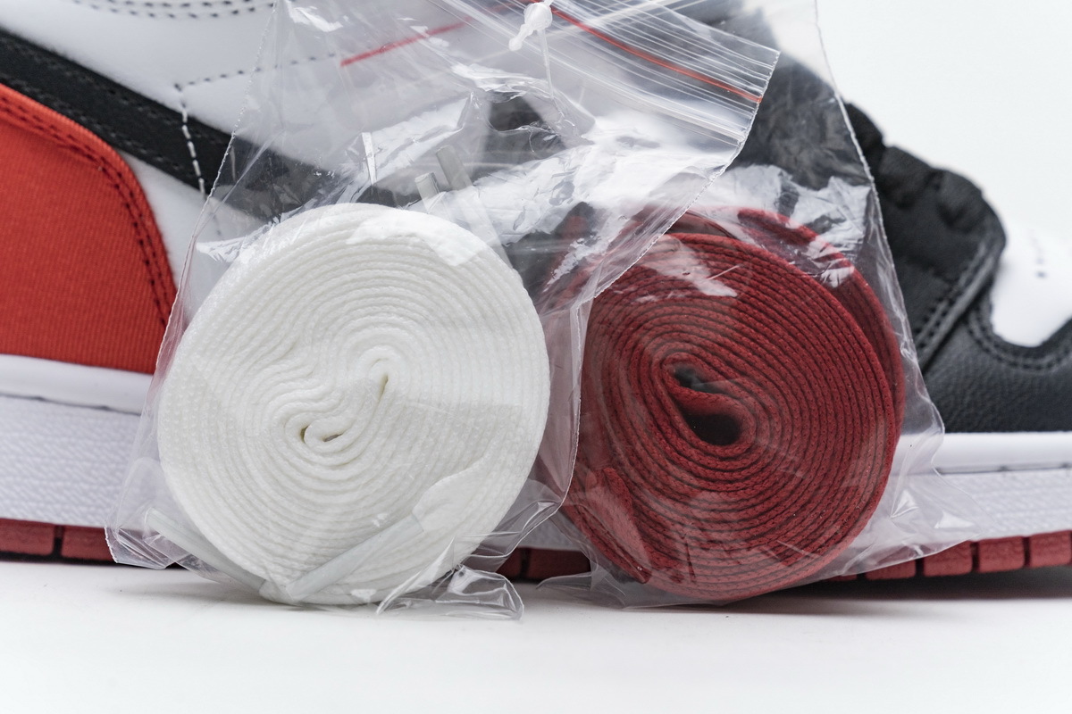 Air Jordan 1 Retro High Satin Black Toe (W)