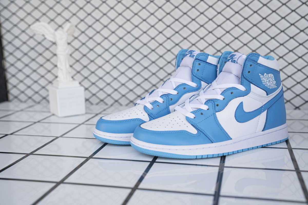 Air Jordan 1 Retro UNC