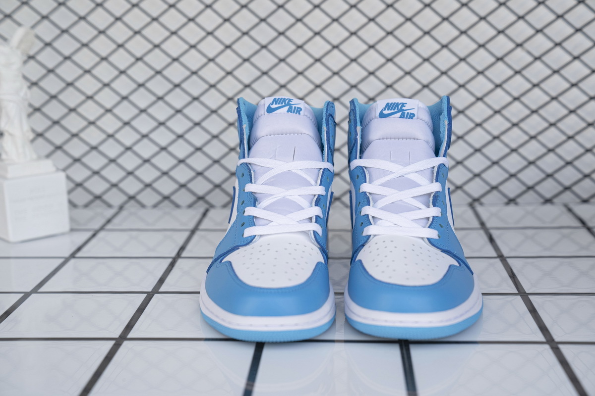 Air Jordan 1 Retro UNC