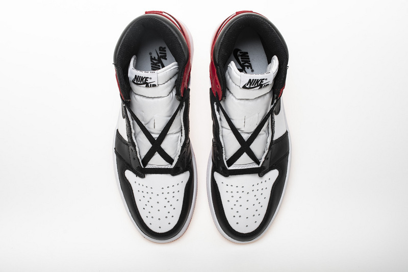 Air Jordan 1 Retro Black Toe (2016)