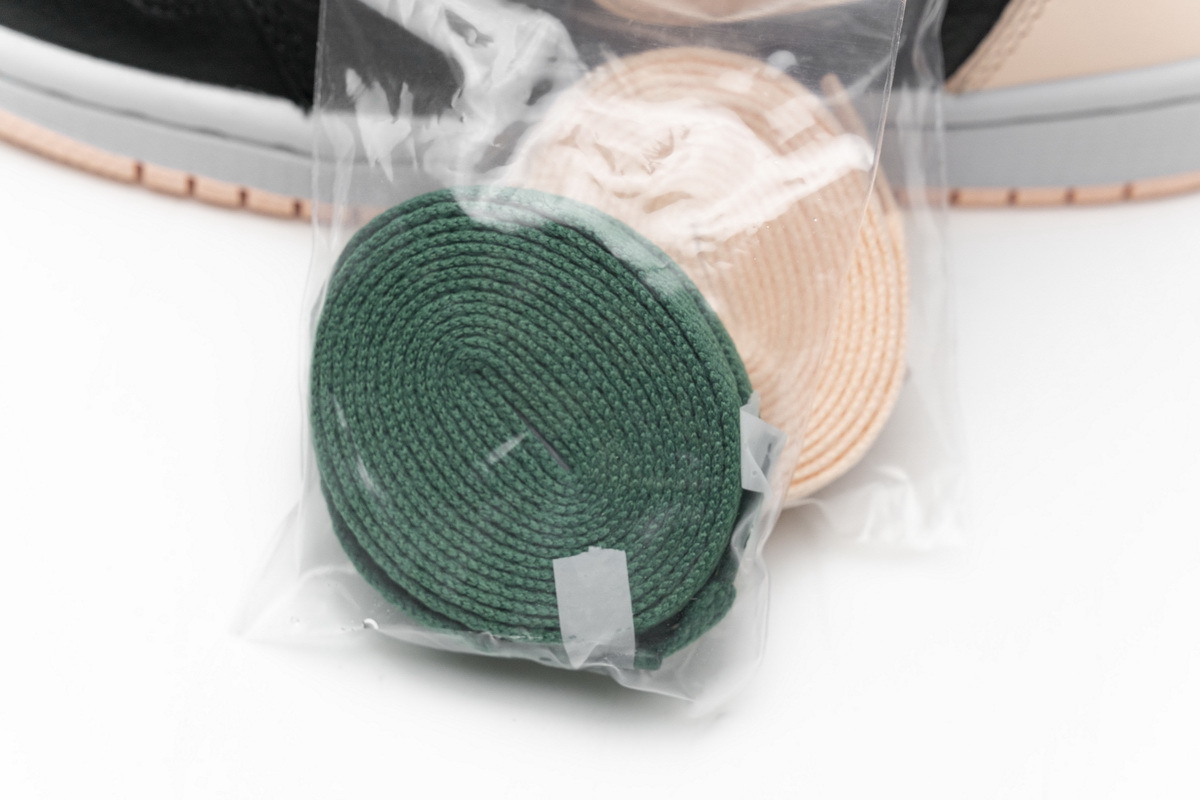 Air Jordan 1 Retro High Black Crimson Tint