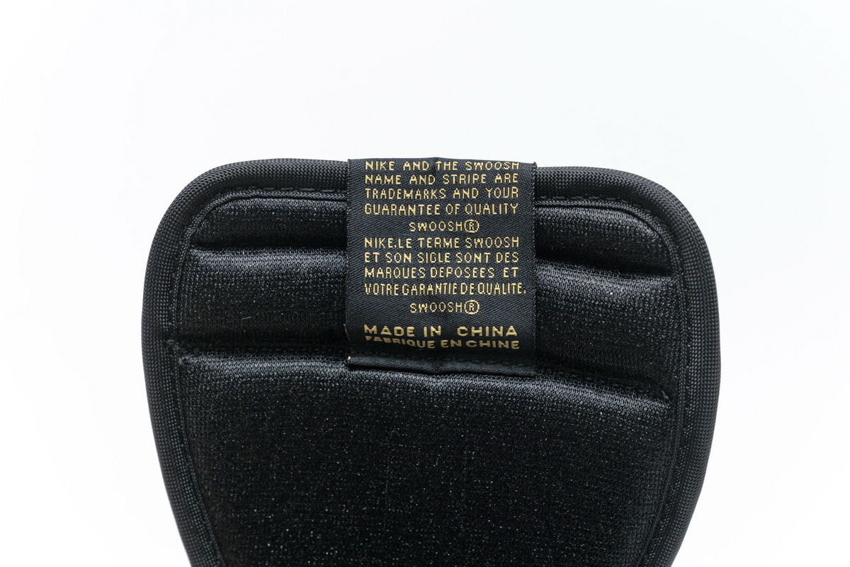 Air Jordan 1 Retro High Black Metallic Gold (2020)