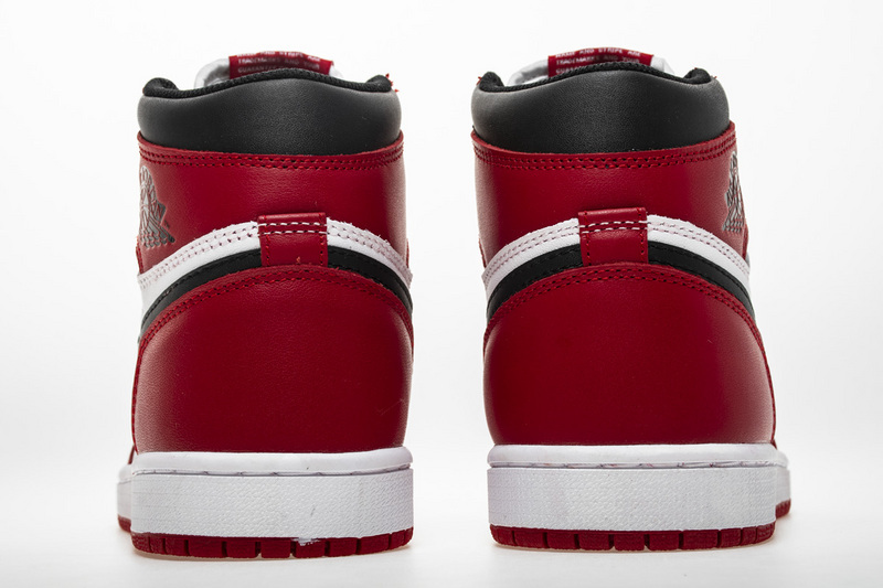 Air Jordan 1 Retro Chicago (2015)