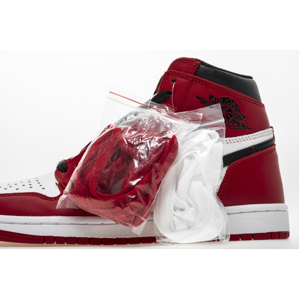 Air Jordan 1 Retro Chicago (2015)