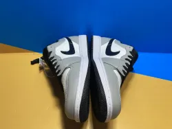 Air Jordan 1 Low Light Smoke Grey 553558-030 review Alice 03