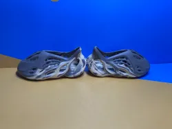 Yeezy Foam Runner MXT Moon Grey GV7904 review Ogtony，ogtony，TonyShoes，Tonyshoe，tonyshoes，tonyshoe 07