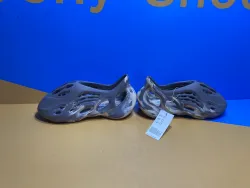 Yeezy Foam Runner MXT Moon Grey GV7904 review Ogtony，ogtony，TonyShoes，Tonyshoe，tonyshoes，tonyshoe 08