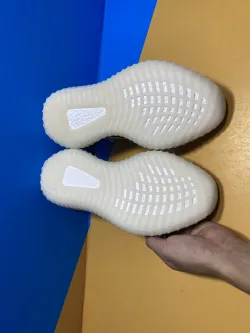 Yeezy Boost 350 V2 Zebra CP9654 review Ogtony，ogtony，TonyShoes，Tonyshoe，tonyshoes，tonyshoe 05