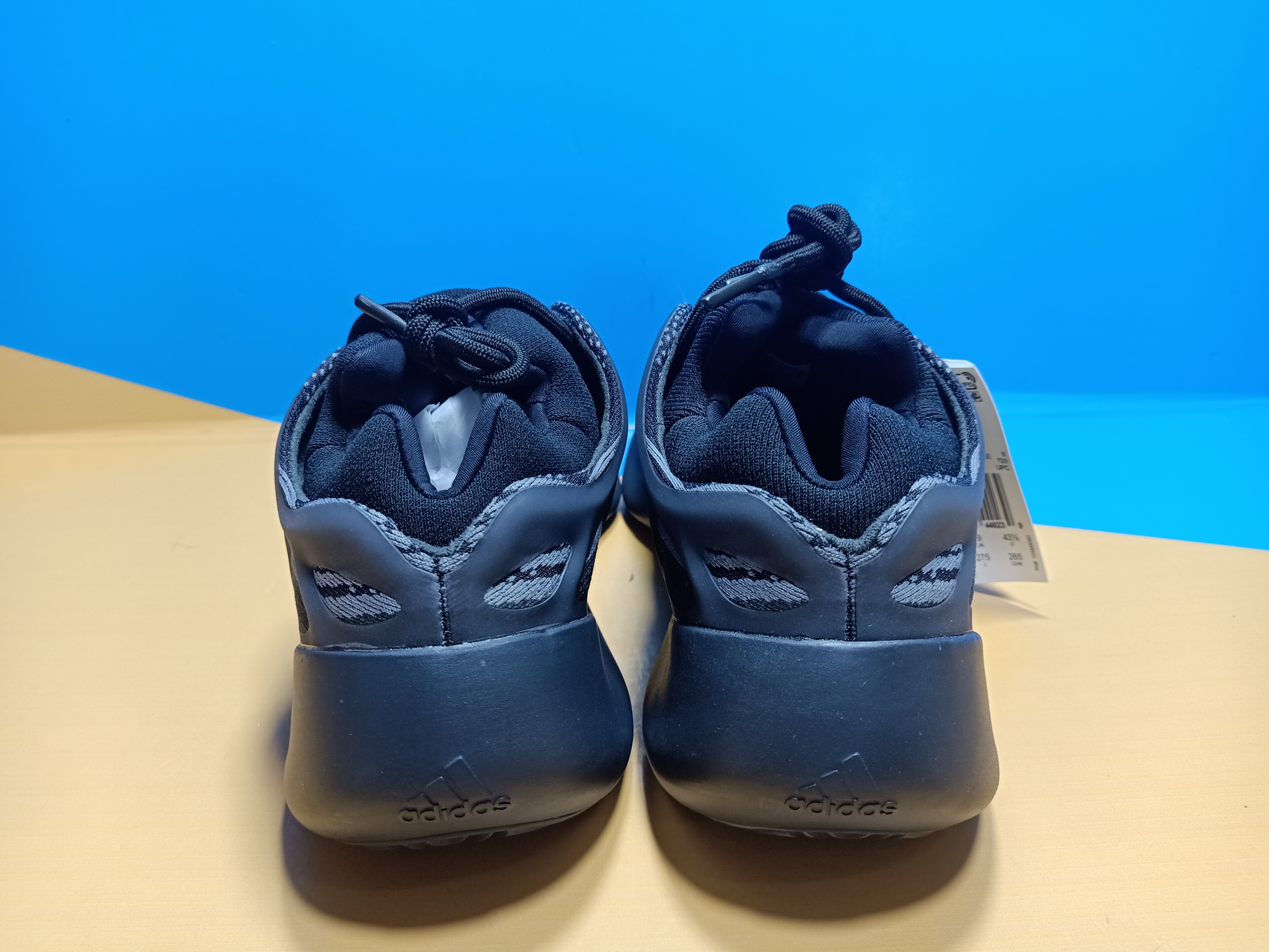 Yeezy 700 V3 Alvah H67799 review Ogtony，ogtony，TonyShoes，Tonyshoe，tonyshoes，tonyshoe 02