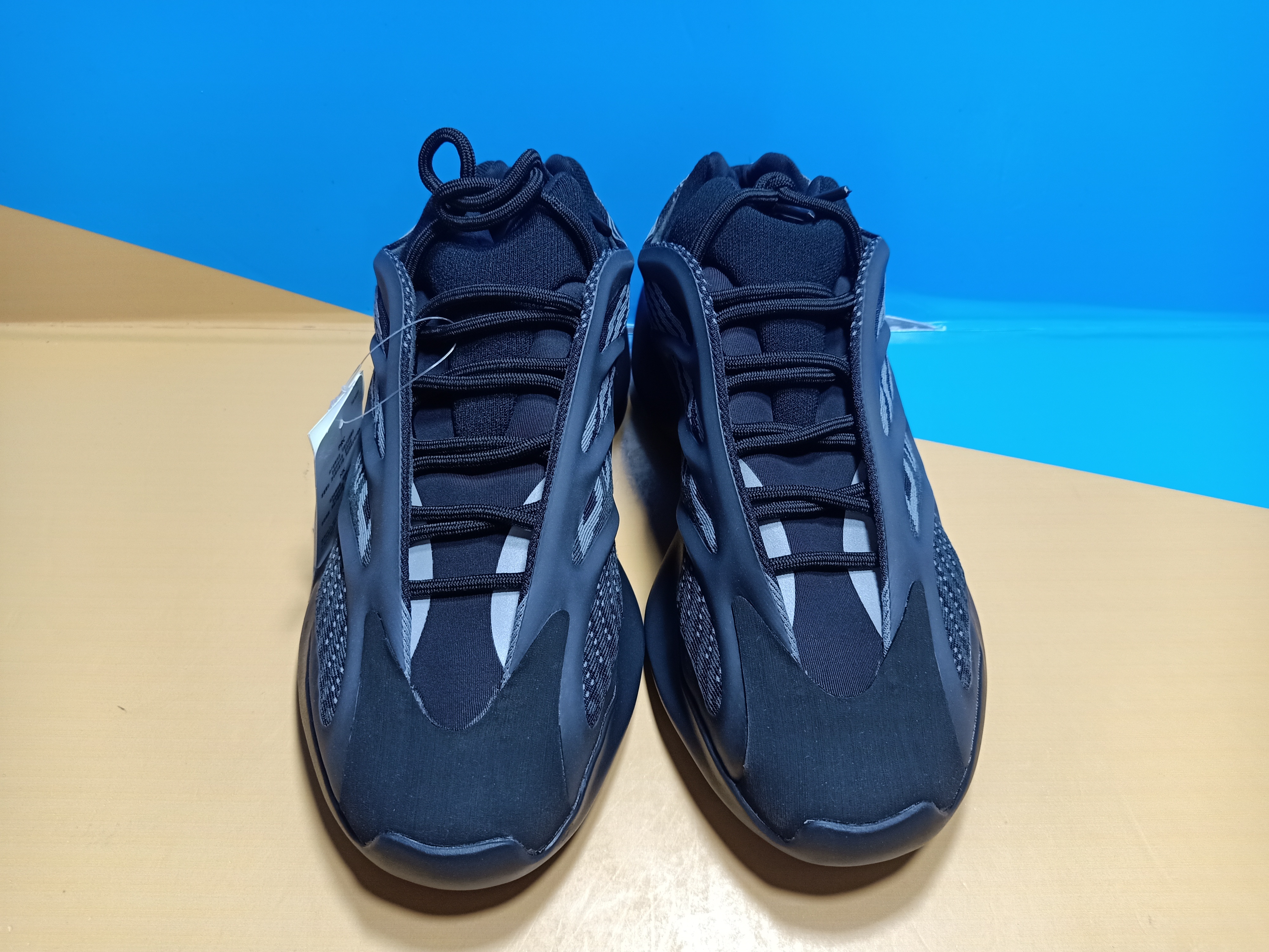 Yeezy 700 V3 Alvah H67799 review Ogtony，ogtony，TonyShoes，Tonyshoe，tonyshoes，tonyshoe 03