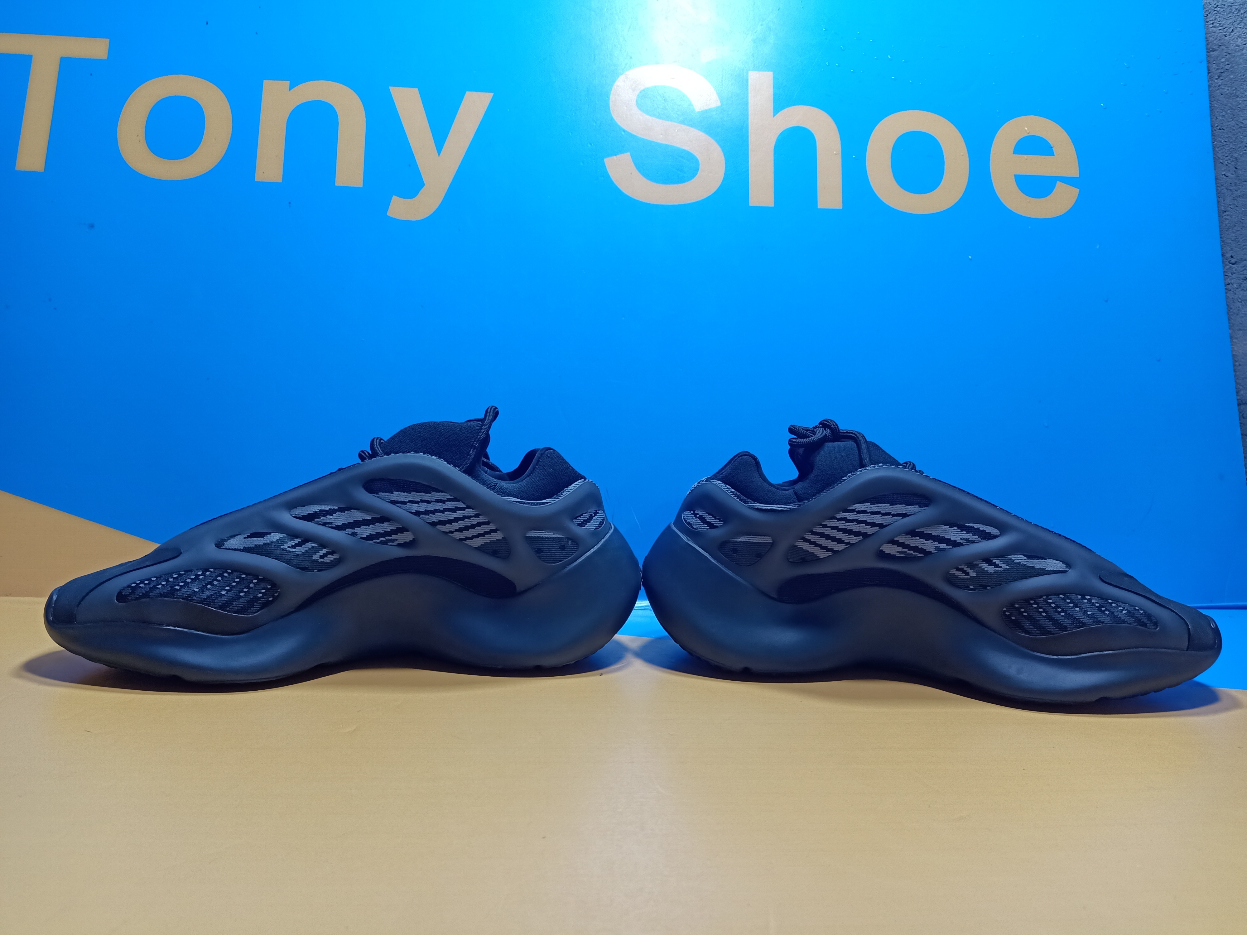 Yeezy 700 V3 Alvah H67799 review Ogtony，ogtony，TonyShoes，Tonyshoe，tonyshoes，tonyshoe 08