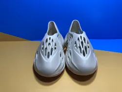 Yeezy Foam Runner Sand FY4567 review Ogtony，ogtony，TonyShoes，Tonyshoe，tonyshoes，tonyshoe 02