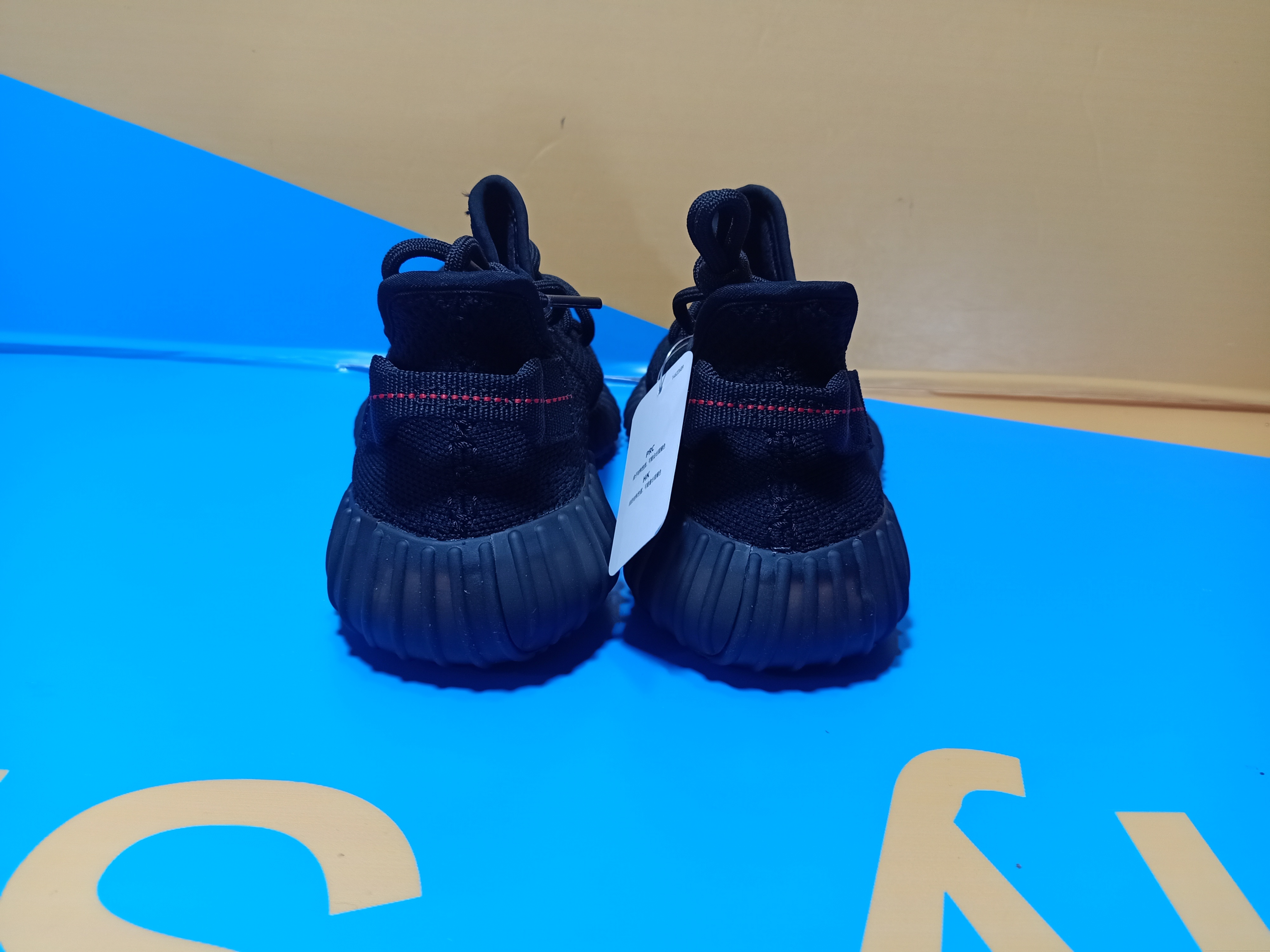 Yeezy Boost 350 V2 Bred CP9652 review Ogtony，ogtony，TonyShoes，Tonyshoe，tonyshoes，tonyshoe 02