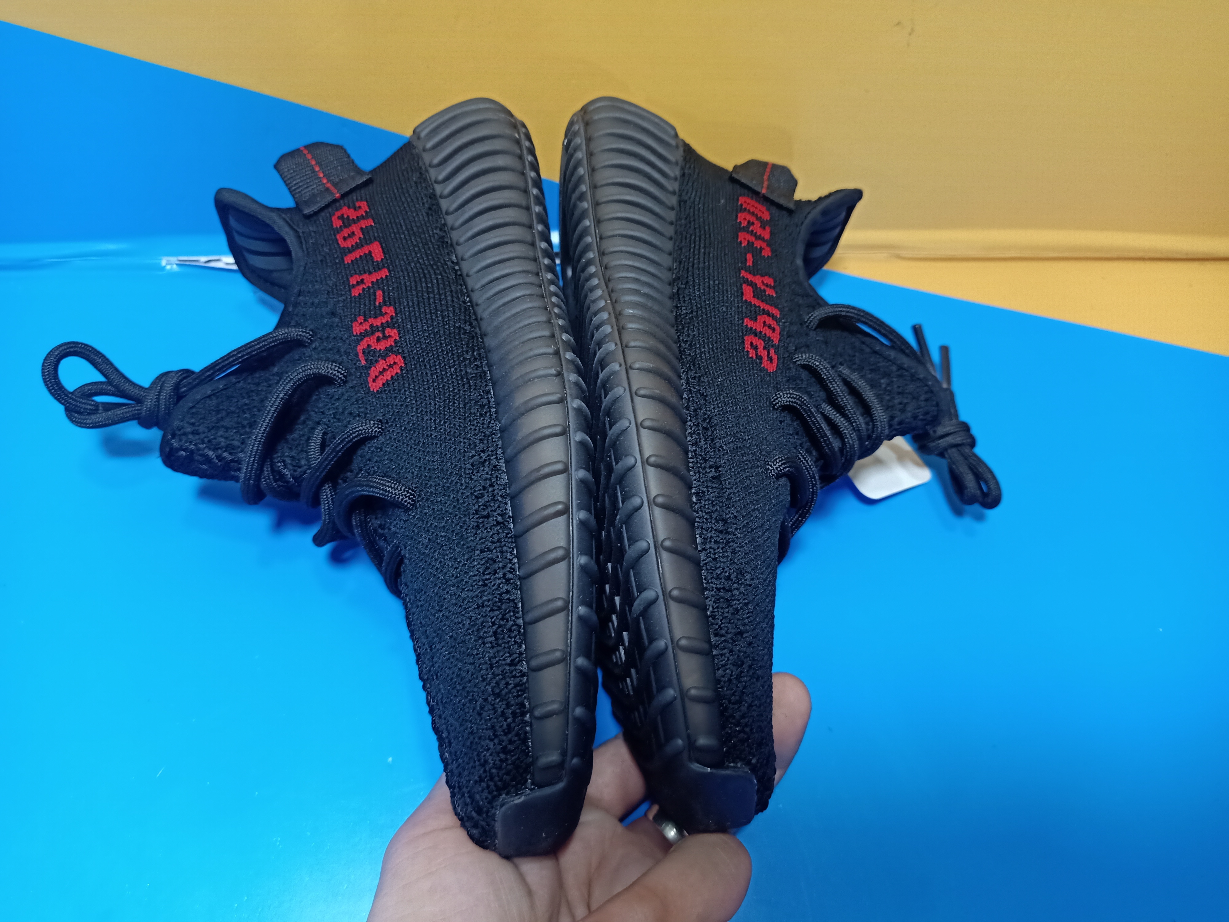 Yeezy Boost 350 V2 Bred CP9652 review Ogtony，ogtony，TonyShoes，Tonyshoe，tonyshoes，tonyshoe 05