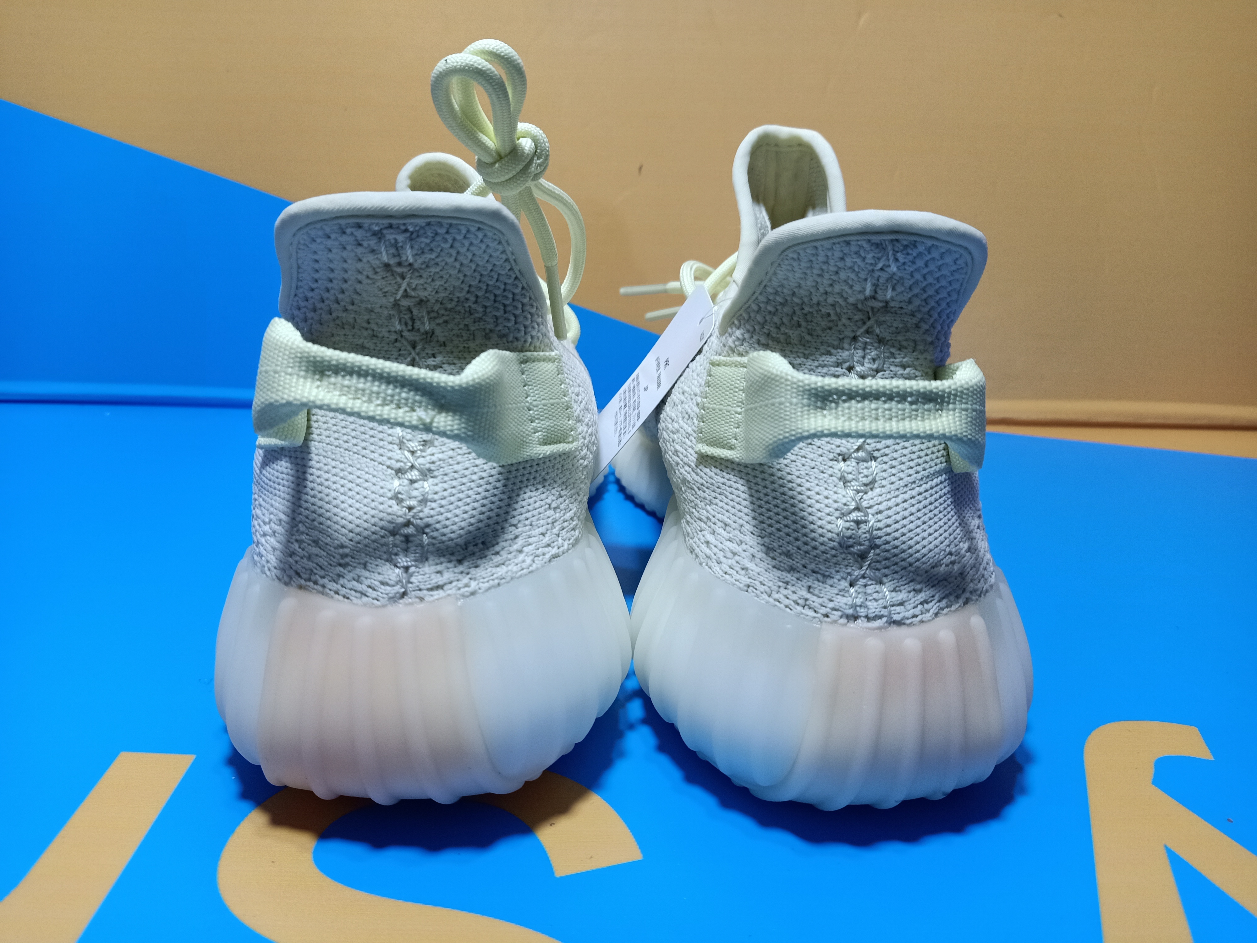 Yeezy Boost 350 V2 Butter F36980 review Ogtony，ogtony，TonyShoes，Tonyshoe，tonyshoes，tonyshoe 02