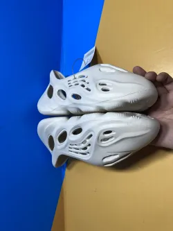 Yeezy Foam Runner Ararat G55486 review Ogtony，ogtony，TonyShoes，Tonyshoe，tonyshoes，tonyshoe 04