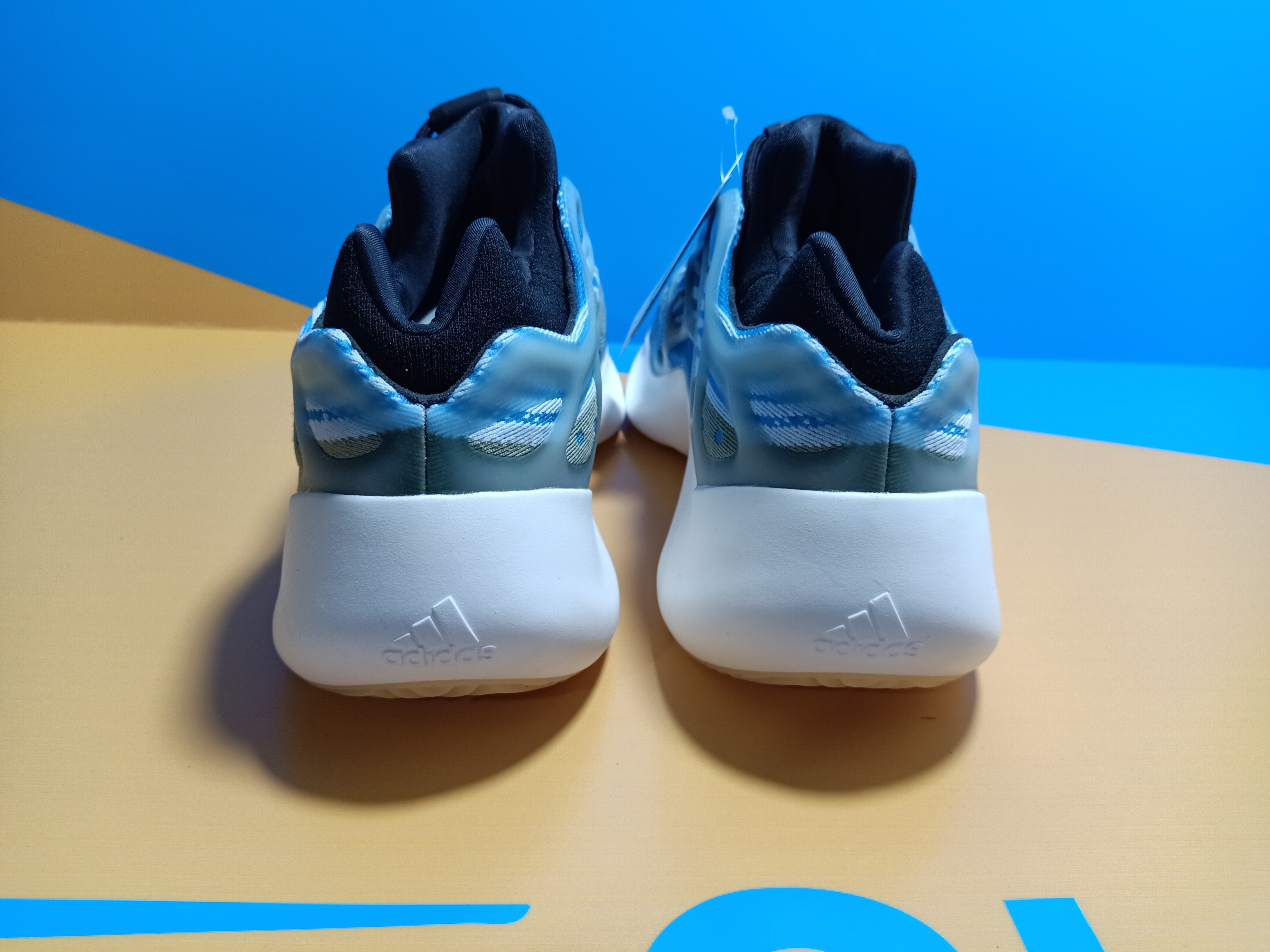 Yeezy 700 V3 Arzareth G54850 review Ogtony，ogtony，TonyShoes，Tonyshoe，tonyshoes，tonyshoe 02