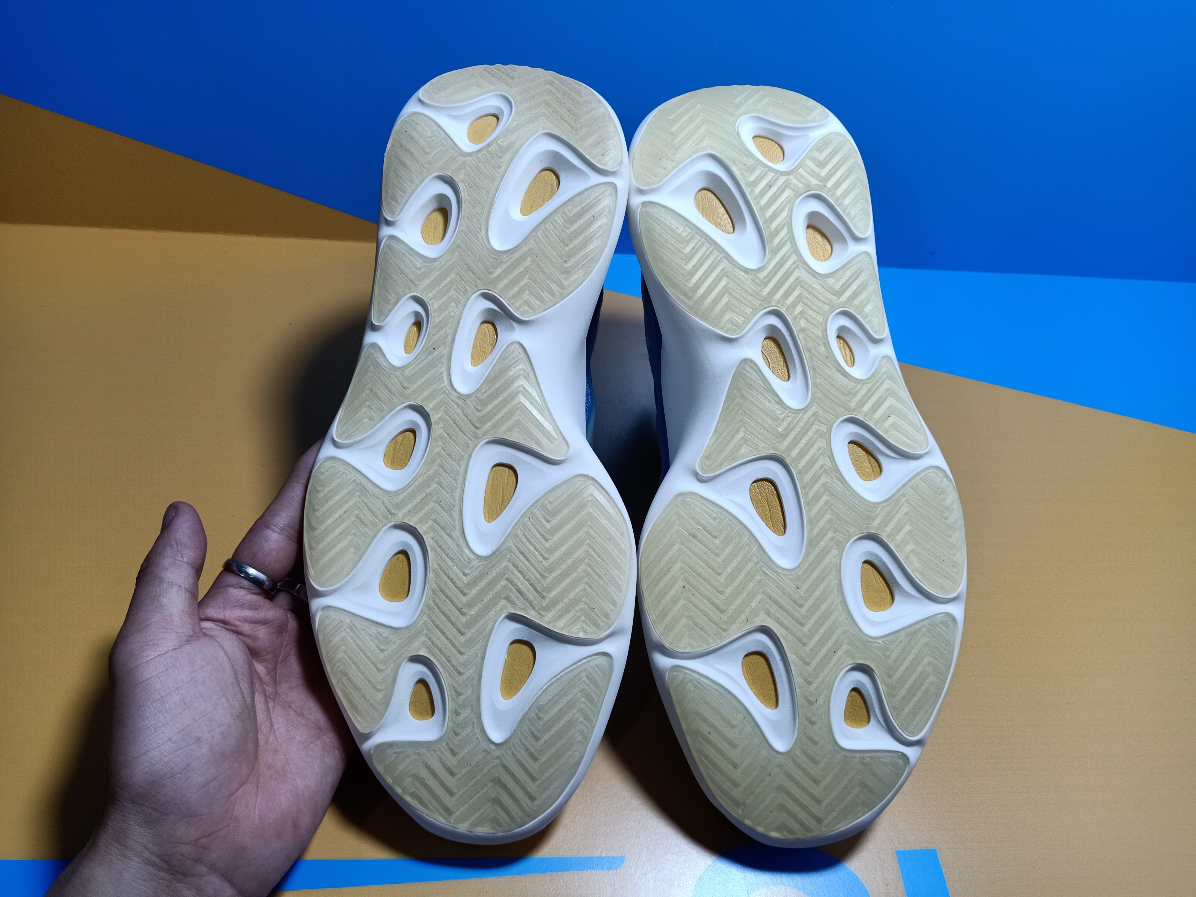 Yeezy 700 V3 Arzareth G54850 review Ogtony，ogtony，TonyShoes，Tonyshoe，tonyshoes，tonyshoe 06