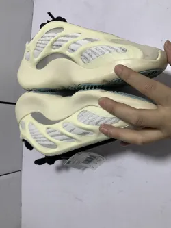 Yeezy 700 V3 Azael FW4980 review tonyshoe10 04