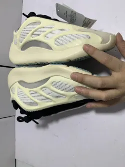 Yeezy 700 V3 Azael FW4980 review tonyshoe10 05