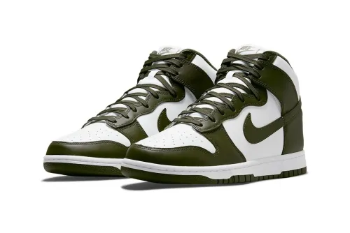 Cool Sneakers Dunk High's popular color scheme 