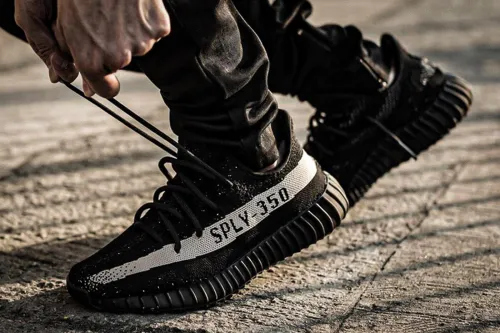 Cool Sneakers YEEZY BOOST 350 V2 Oreo