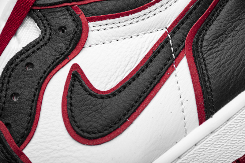 Jordan 1 Retro High Bloodline
