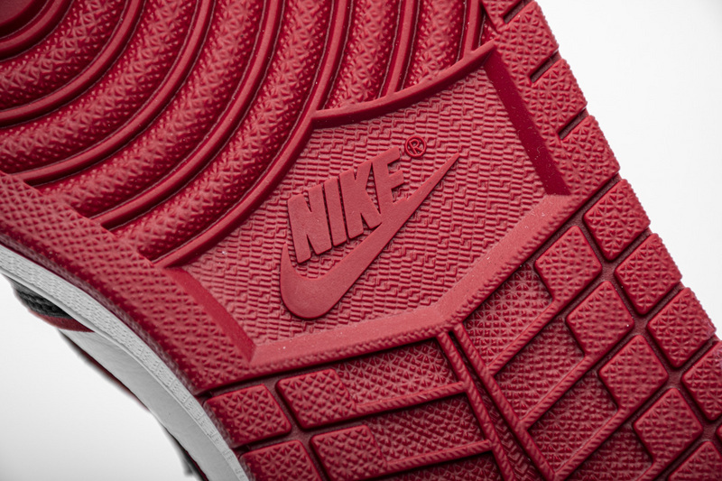 Jordan 1 Retro High Bloodline