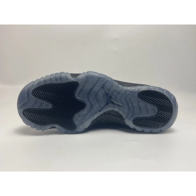 Jordan 11 Retro Cap and Gown 02