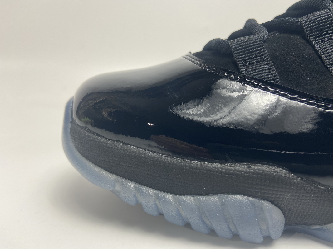 Jordan 11 Retro Cap and Gown