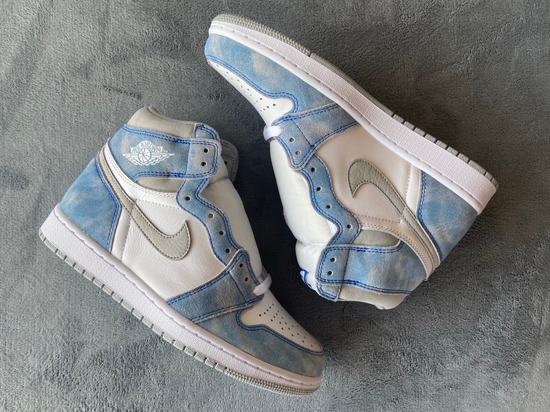 Jordan 1 Retro High Hyper Royal Smoke Grey (Mid Quality)