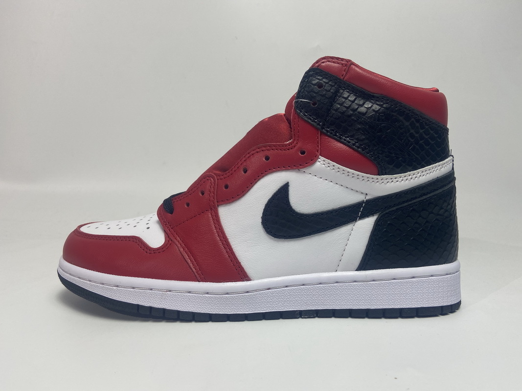 Jordan 1 Retro High Satin Snake Chicago (Mid Quality)