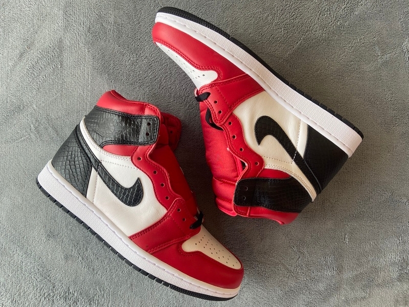 Jordan 1 Retro High Satin Snake Chicago (Mid Quality)