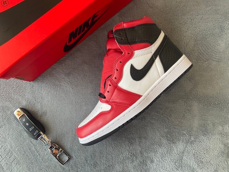 Jordan 1 Retro High Satin Snake Chicago (Mid Quality)
