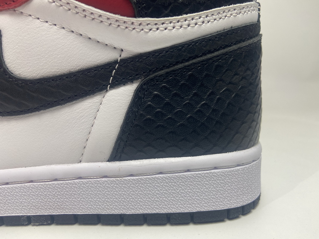 Jordan 1 Retro High Satin Snake Chicago (Mid Quality)