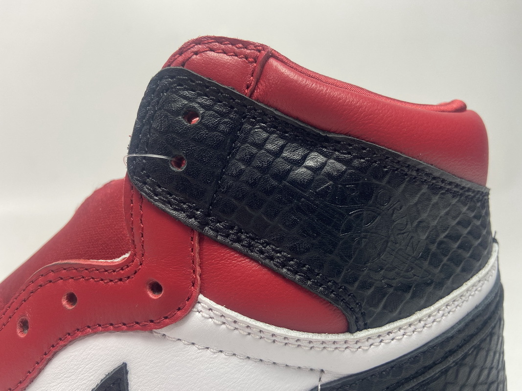 Jordan 1 Retro High Satin Snake Chicago (Mid Quality)