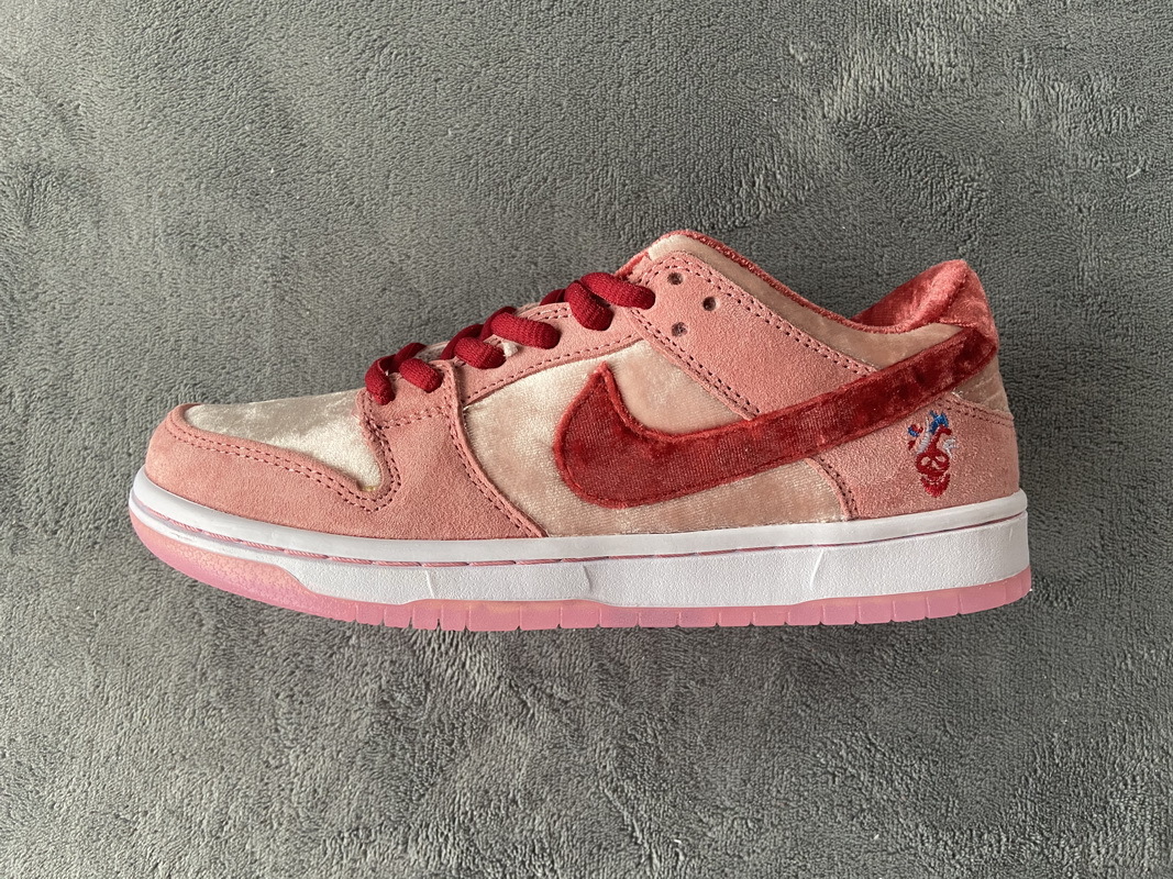 Nike SB Dunk Low StrangeLove Skateboards (Regular Box) (Cheap Sneakers)