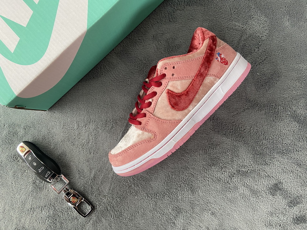 Nike SB Dunk Low StrangeLove Skateboards (Regular Box) (Cheap Sneakers)