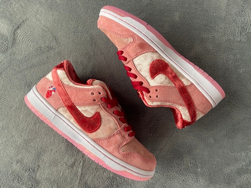 Nike SB Dunk Low StrangeLove Skateboards (Regular Box) (Cheap Sneakers)