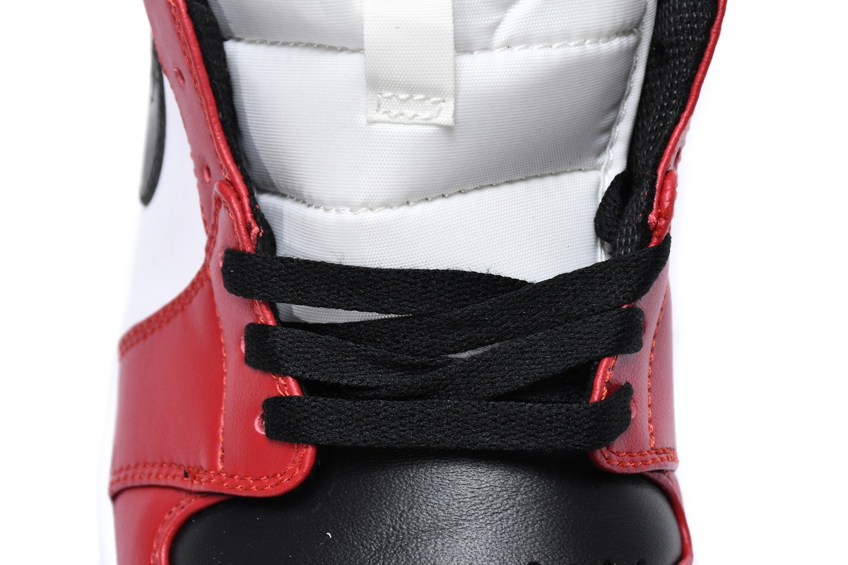 Jordan 1 Mid Chicago Toe (Mid Quality)