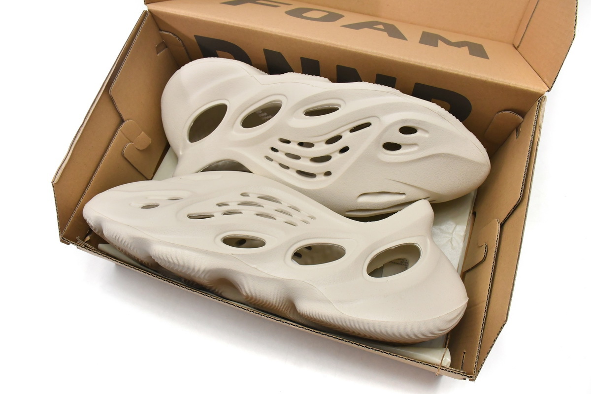 adidas Yeezy Foam RNNR Ararat