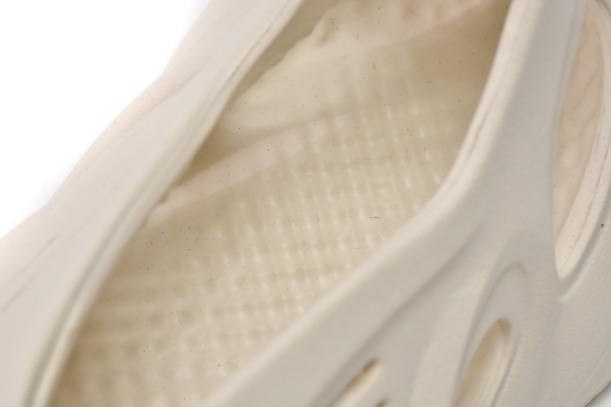 adidas Yeezy Foam RNNR Ararat