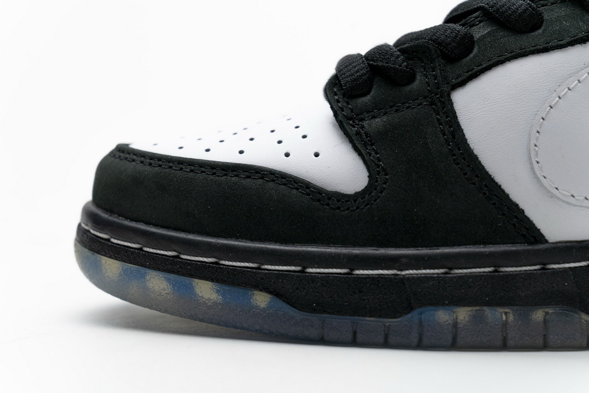 Nike SB Dunk Low Staple Panda Pigeon