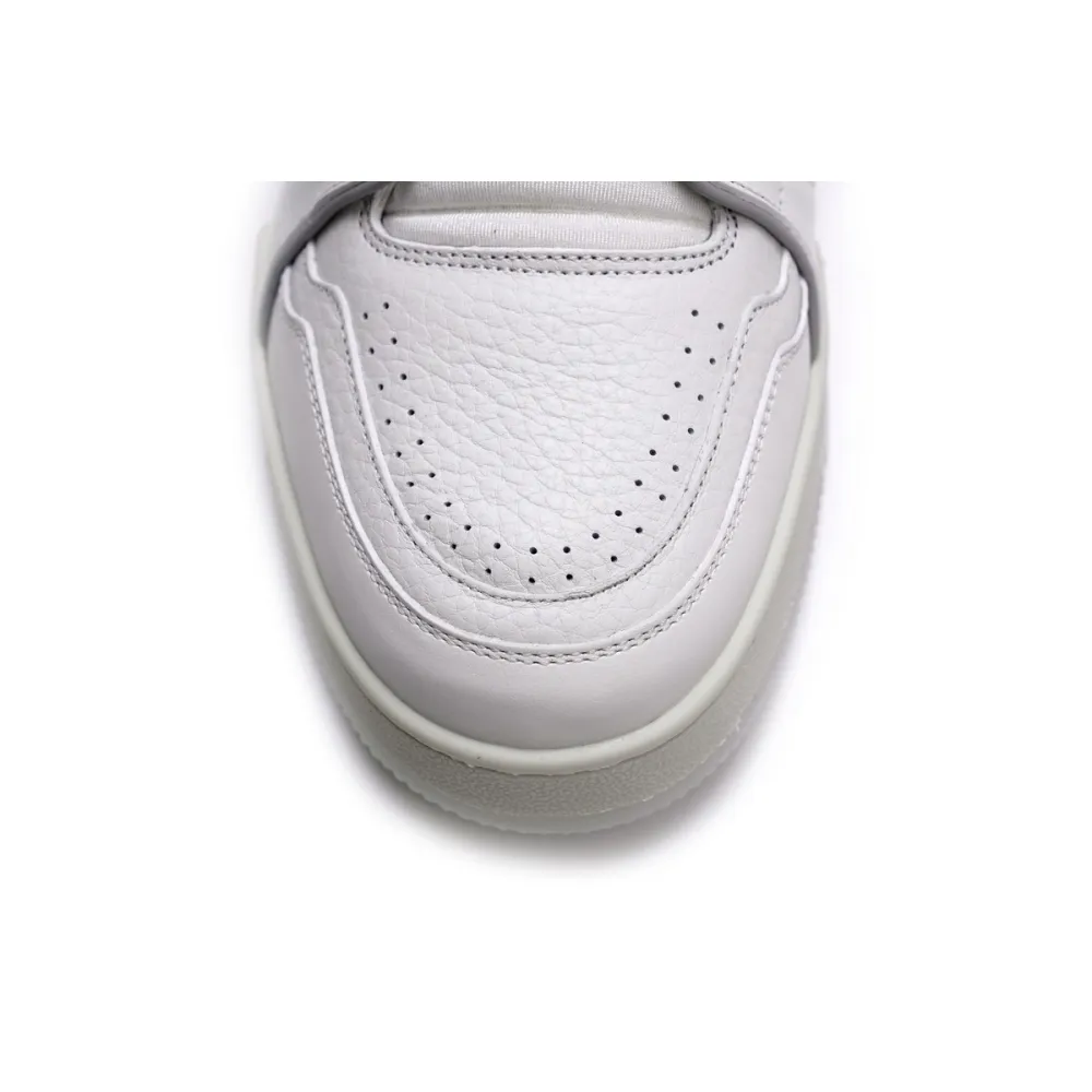 Louis Vuitton Trainer White Signature